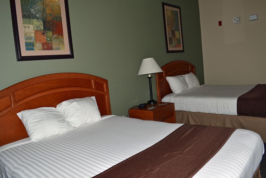 Paola Inn And Suites Номер фото