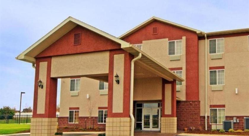 Paola Inn And Suites Экстерьер фото