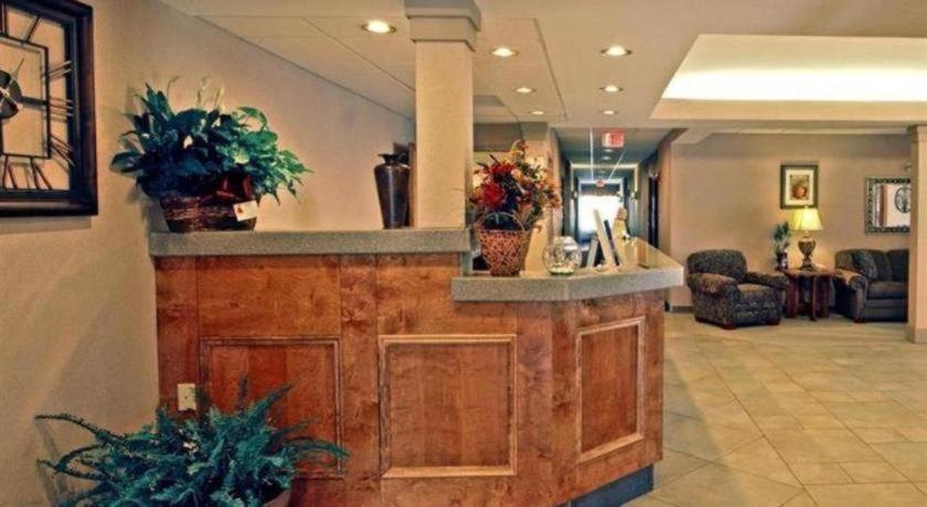Paola Inn And Suites Экстерьер фото