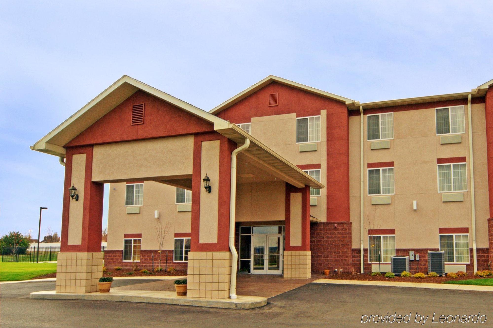 Paola Inn And Suites Экстерьер фото