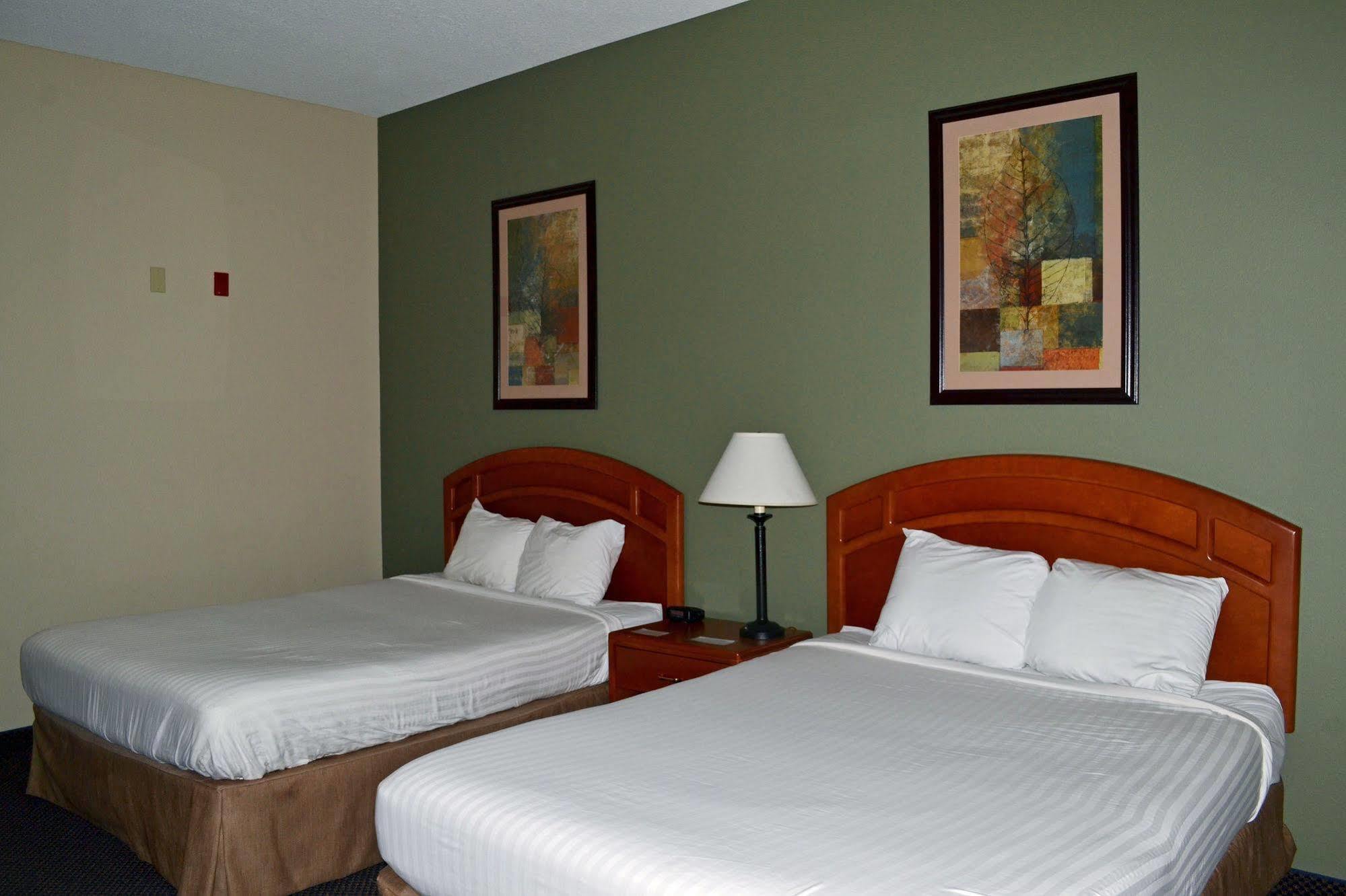 Paola Inn And Suites Экстерьер фото