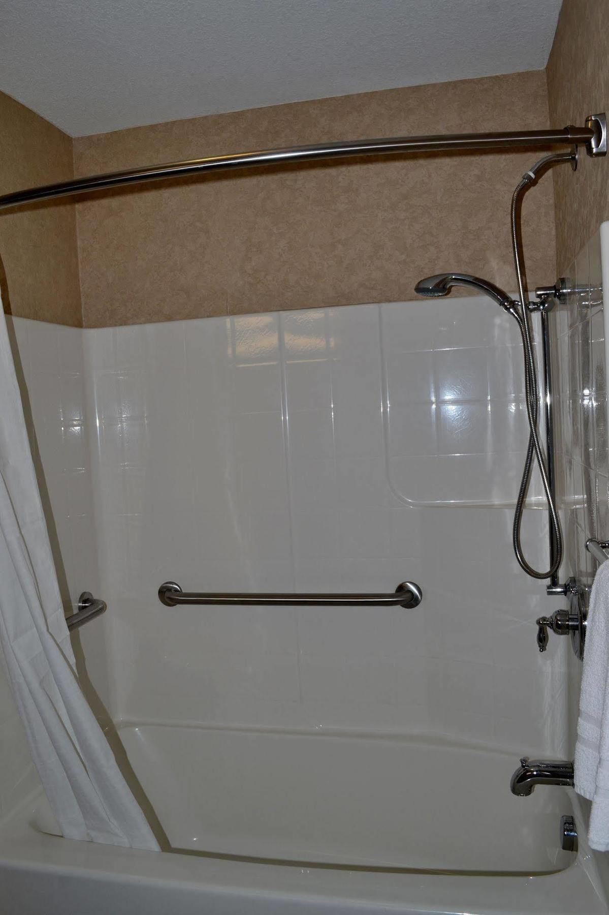 Paola Inn And Suites Экстерьер фото