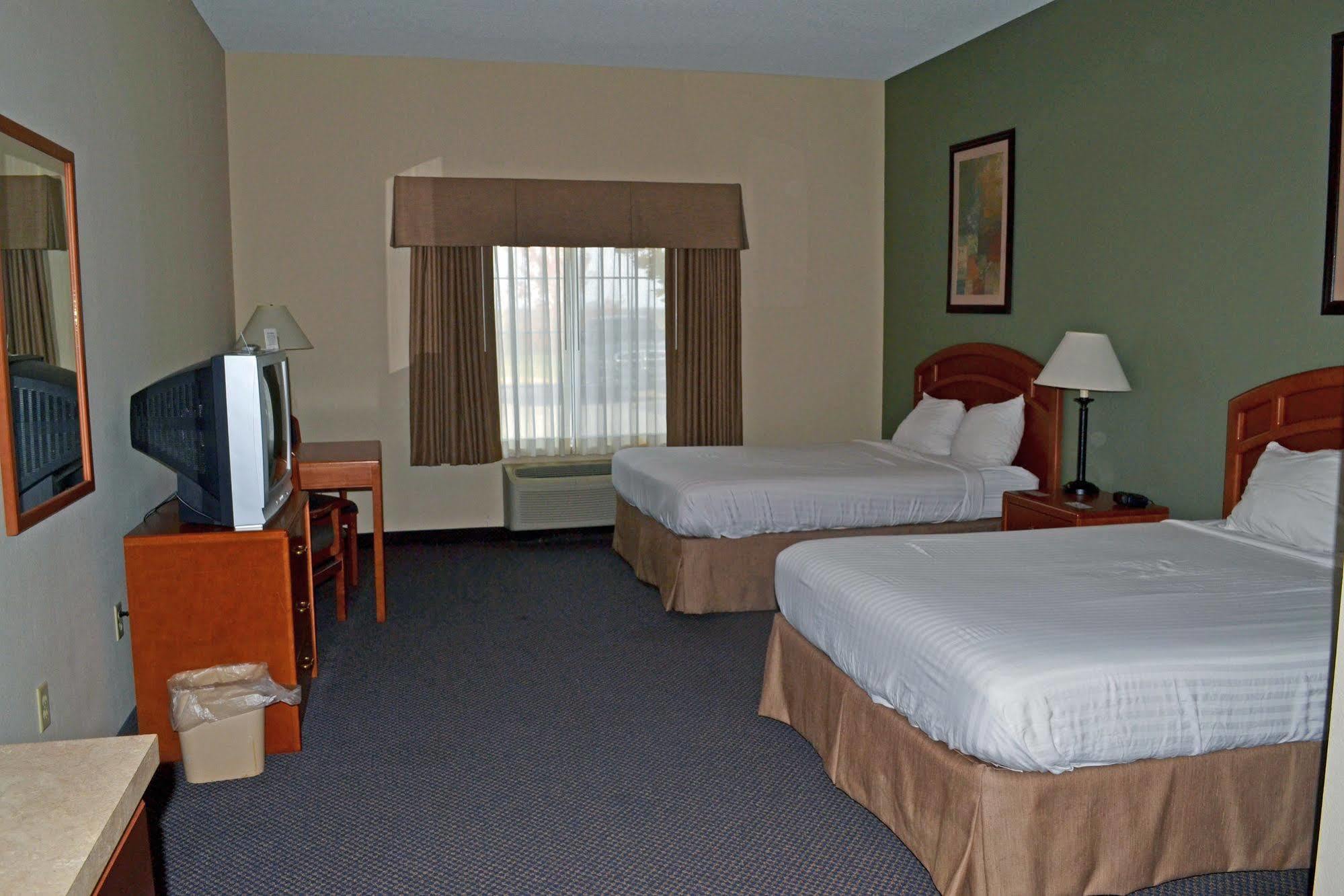 Paola Inn And Suites Экстерьер фото